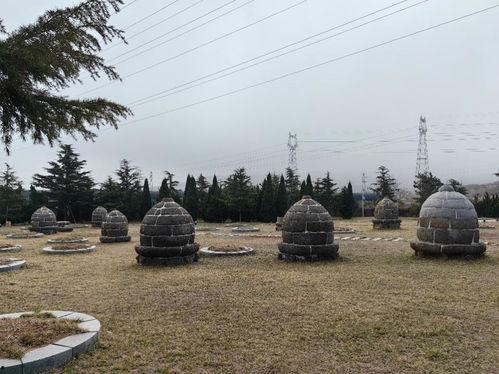 七座墓地,探寻历史的幽深与生命的沉思